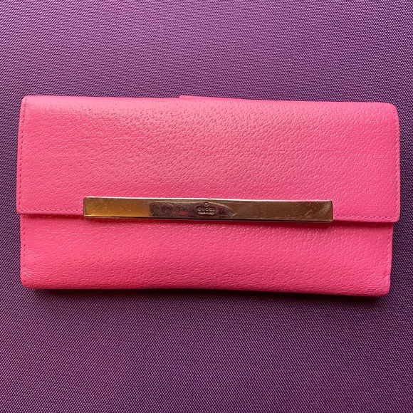 Gucci Handbags - Gucci Wallet